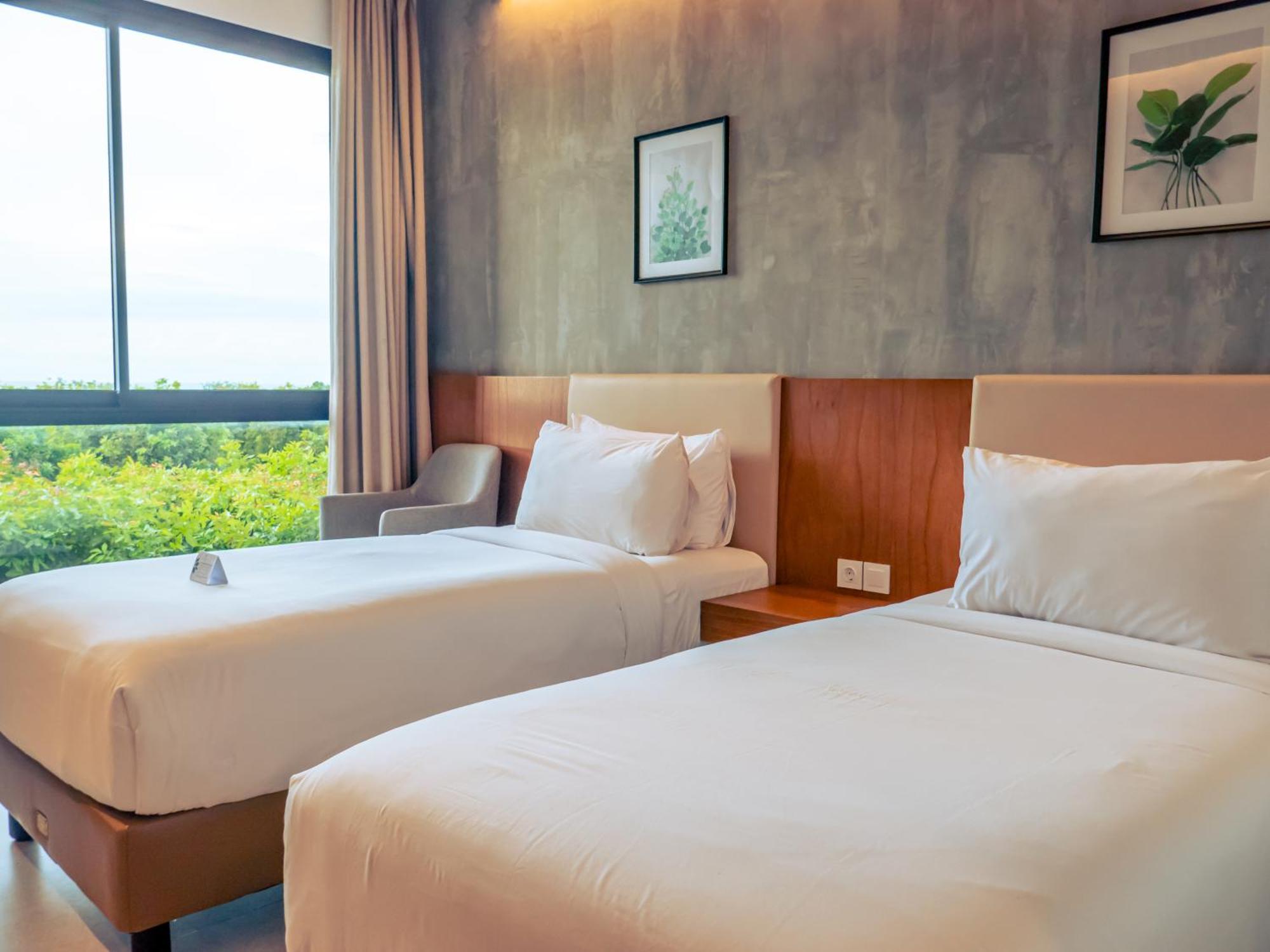 Kambaniru Beach Hotel And Resort Waingapu Exterior photo