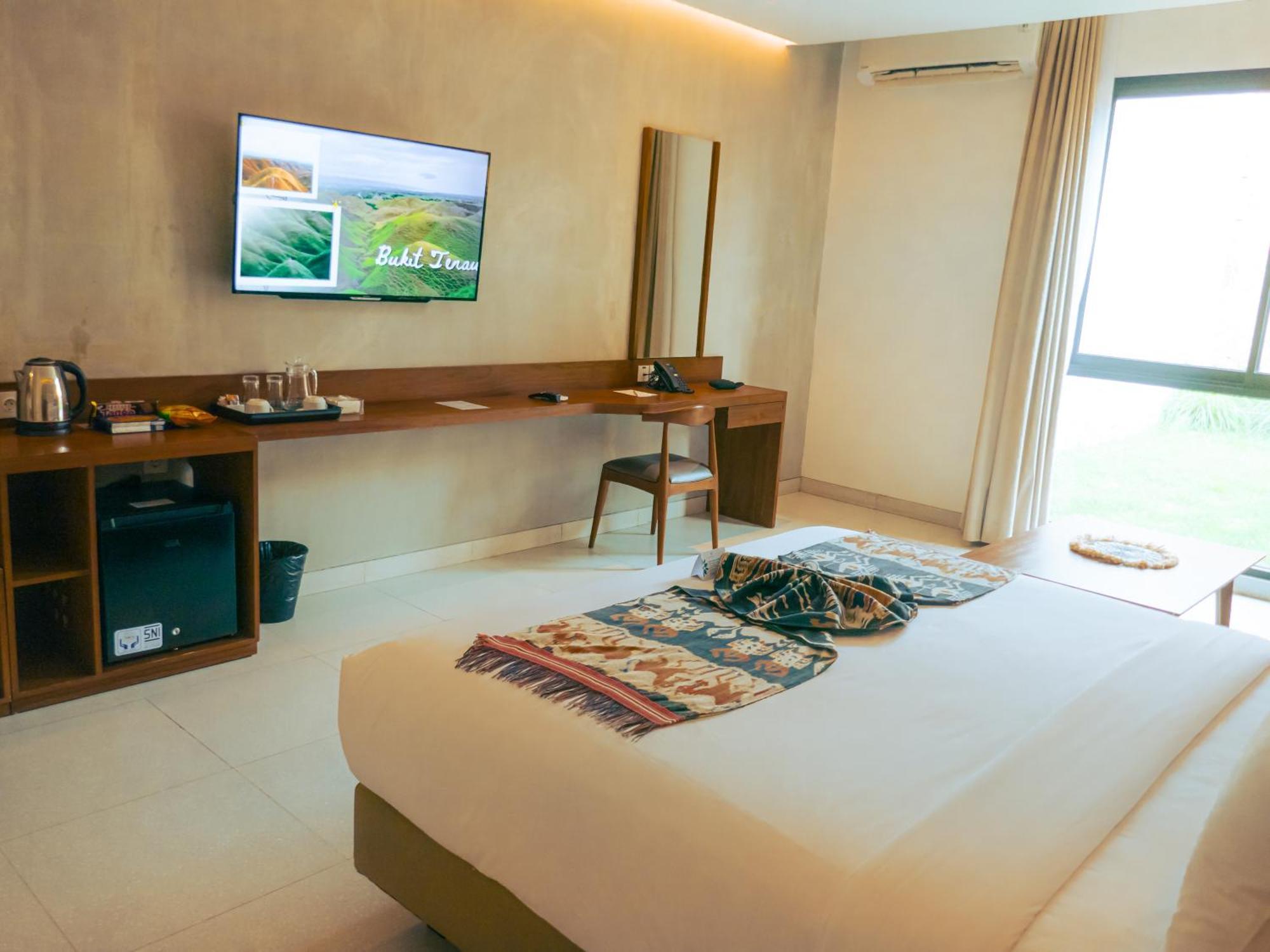 Kambaniru Beach Hotel And Resort Waingapu Exterior photo